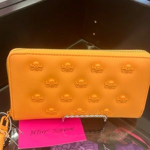 Flash sale Betsey Johnson skull wallet